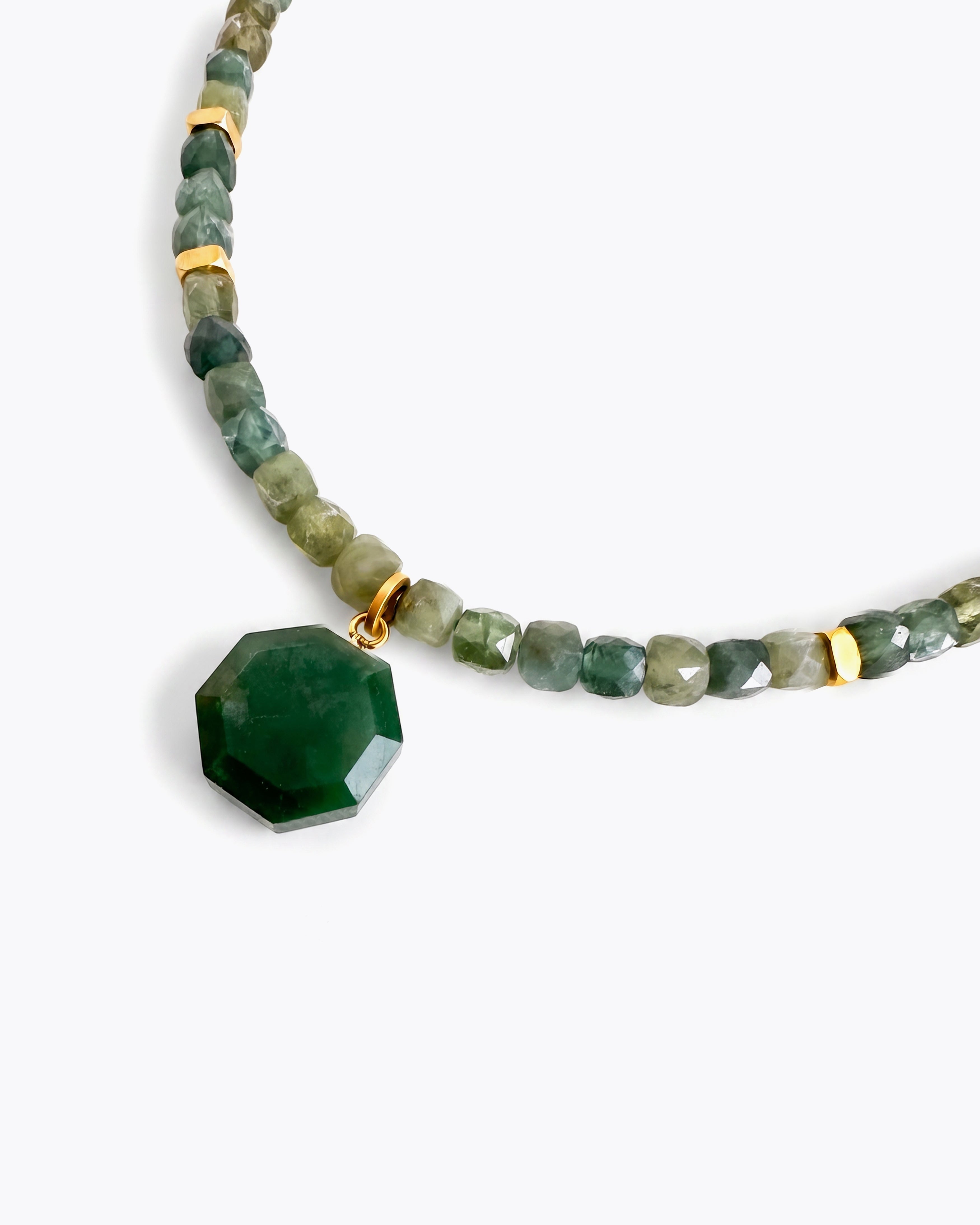 AKAIA Collar Apatita verde & Jade