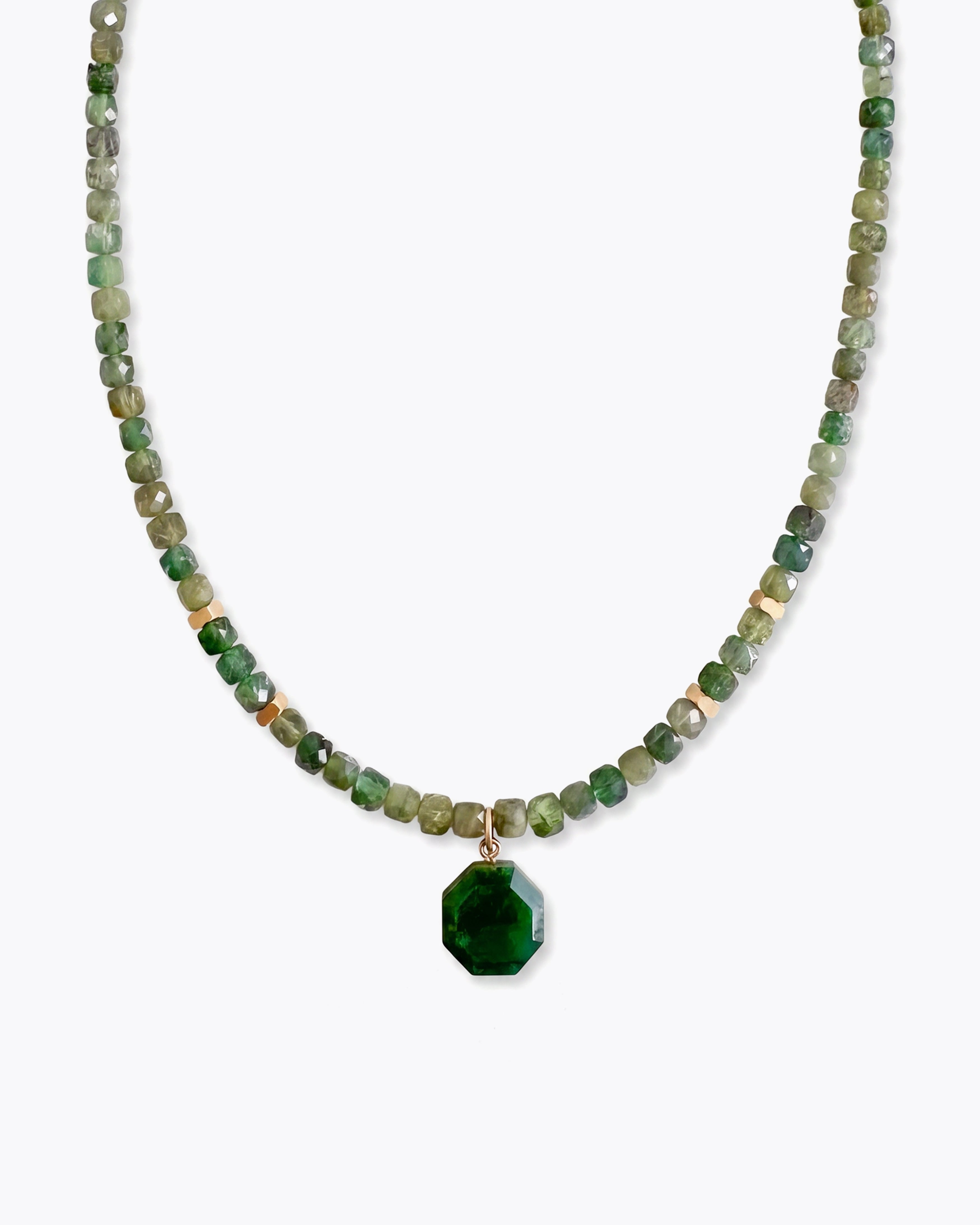 AKAIA Collar Apatita verde & Jade