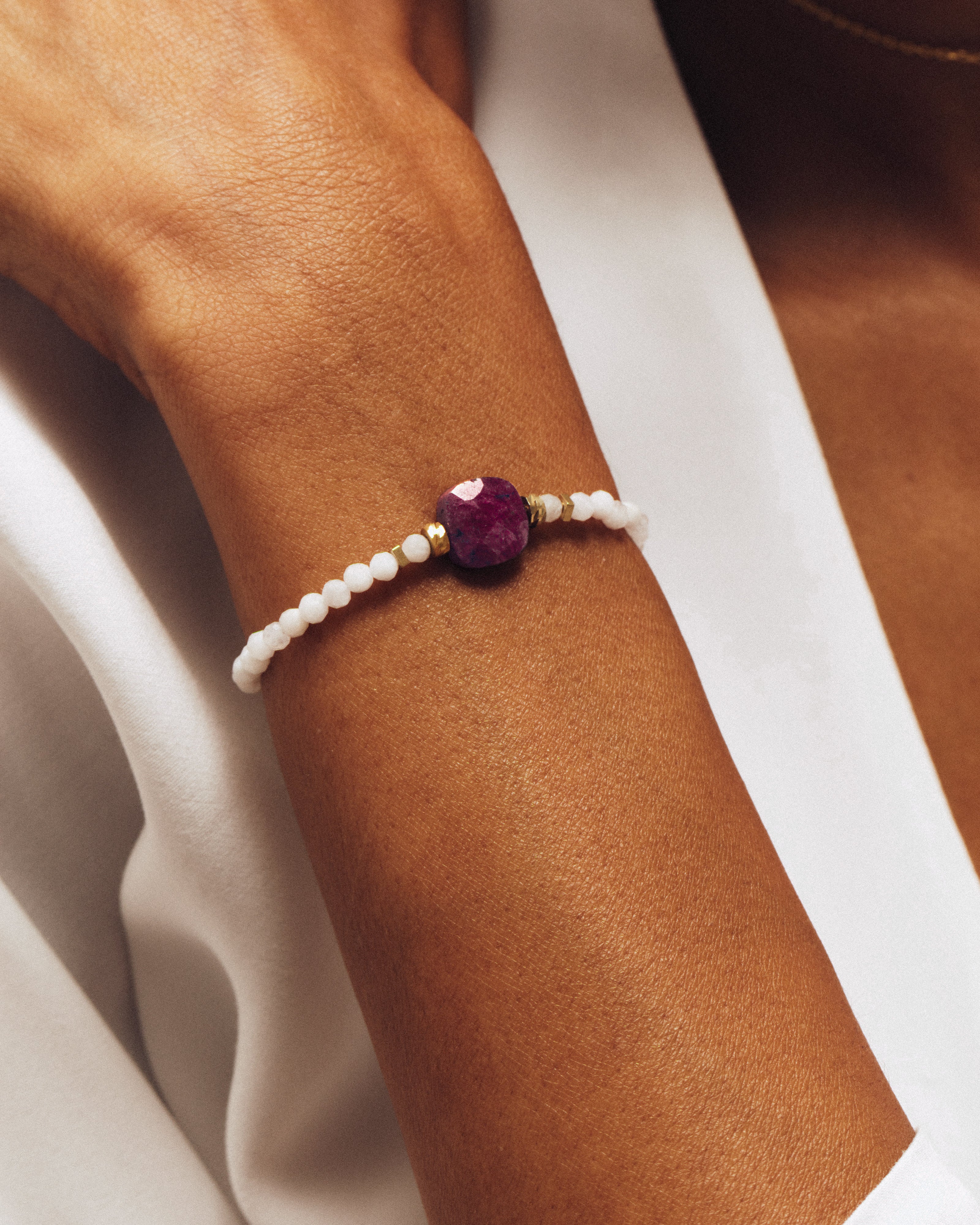 Bracelet NERA - Pierre de lune & Rubis