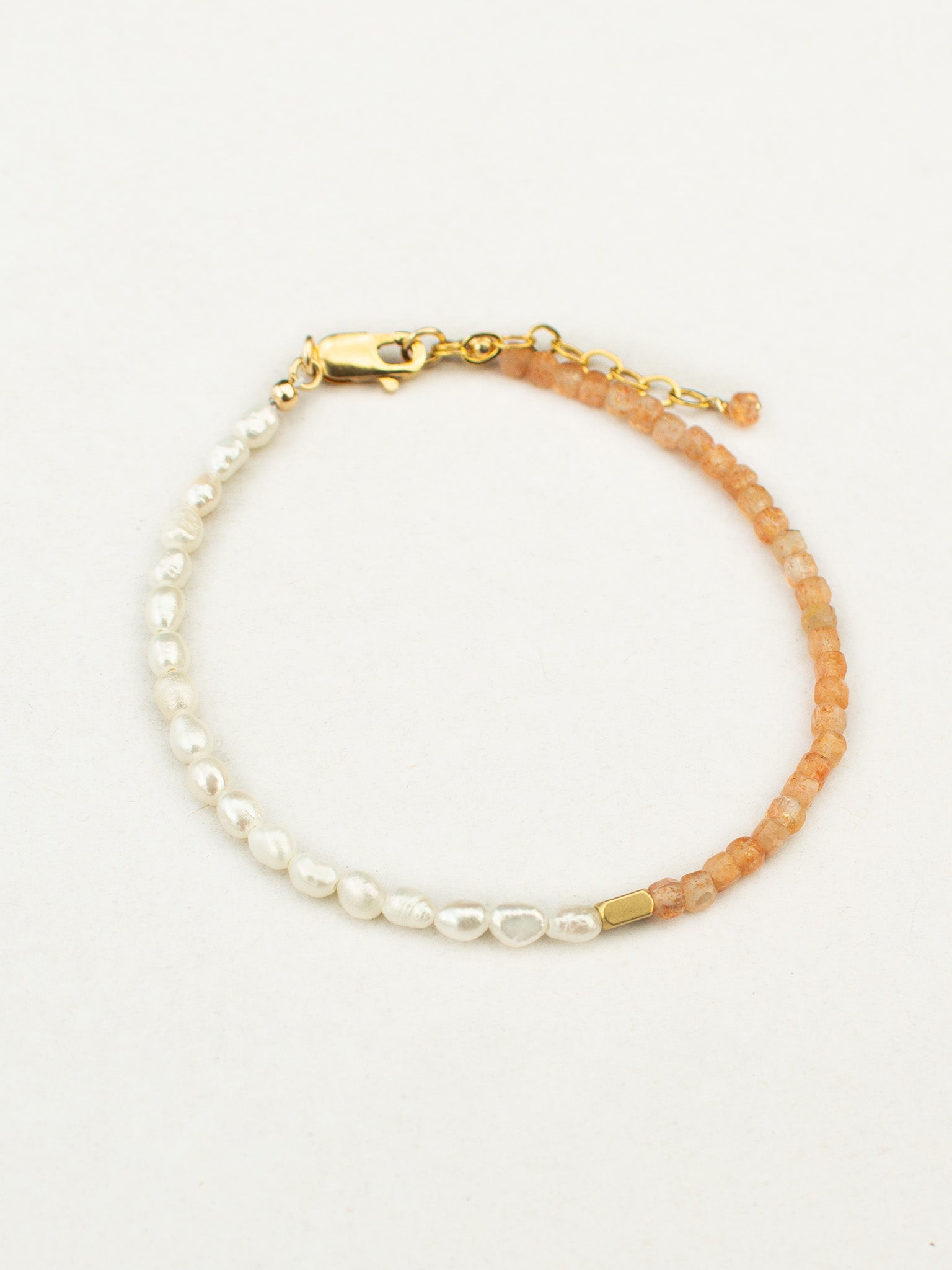 Bracelet LUCINA - Perles d'eau douce & Pierre de Soleil