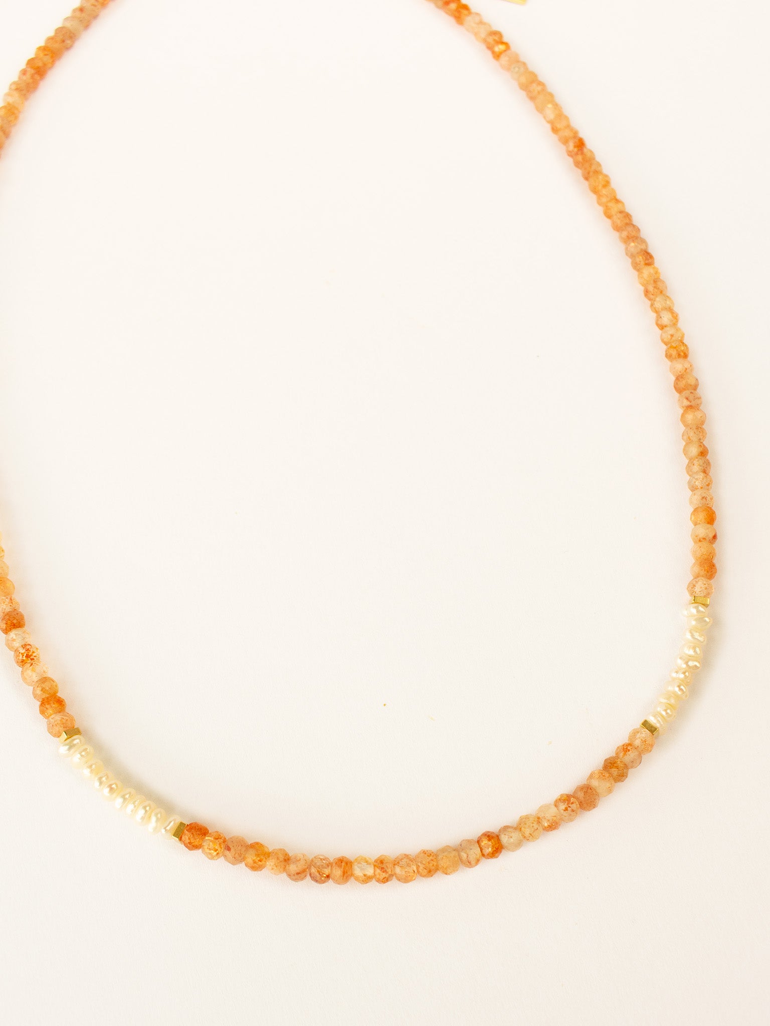 Collier LYRA - Pierre de soleil & Perles d’eau douce